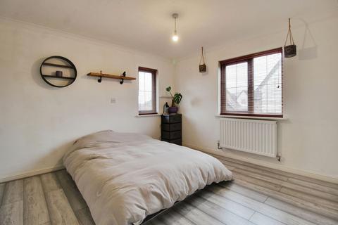26 Standen Way, Swindon, SN25 4YF