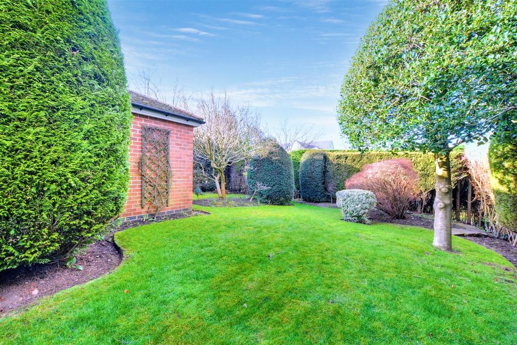 Front Garden 1.jpeg