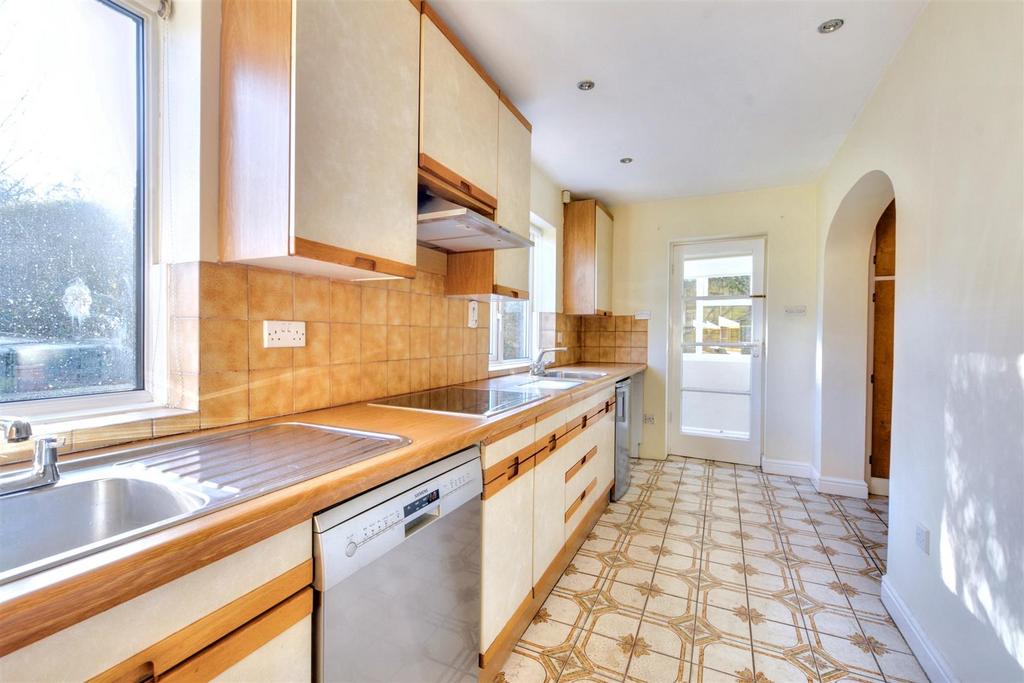 Kitchen 2.jpeg