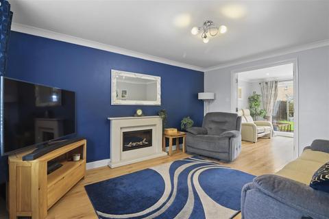14 Cameron Close, Hailsham, BN27 3WF