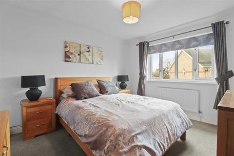 14 Cameron Close, Hailsham, BN27 3WF