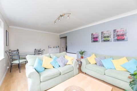 1 bedroom flat for sale, Green View Court, Leeds LS8