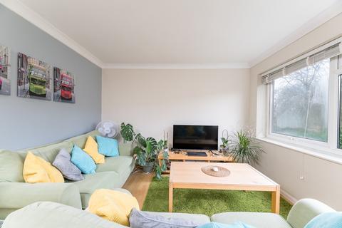 1 bedroom flat for sale, Green View Court, Leeds LS8