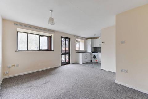 Studio for sale, Spinney Gardens, Crystal Palace, London, SE19