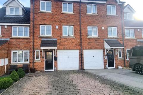 4 bedroom terraced house for sale, Newlands, Farsley