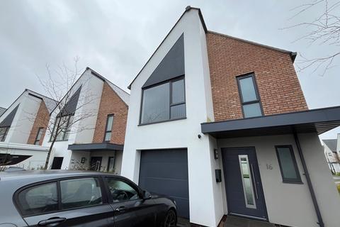 3 bedroom detached house to rent, Stunning 3 Bedroom property with garage and parking