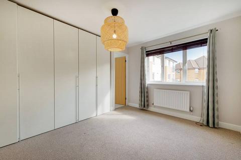 2 bedroom flat to rent, High Road, Harrow, HA3