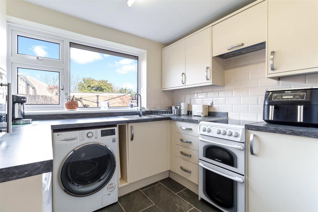 42 Bushby Gardens-008.jpg