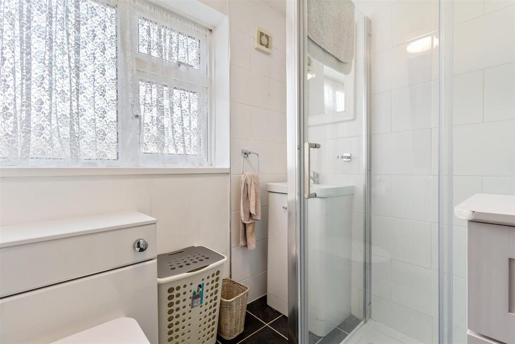 42 Bushby Gardens-004.jpg