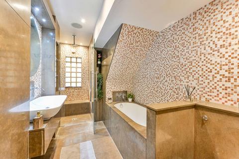 3 bedroom flat for sale, Wellington Road, St John's Wood, London, NW8