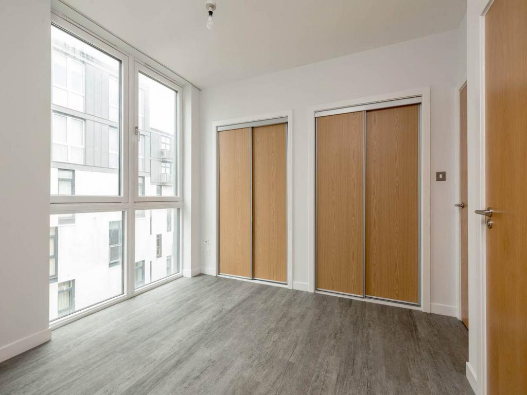 72710 Oswald St-023