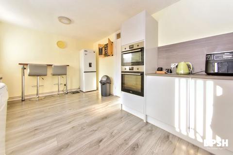 46 Cottingley Approach, Leeds, LS11 0HQ