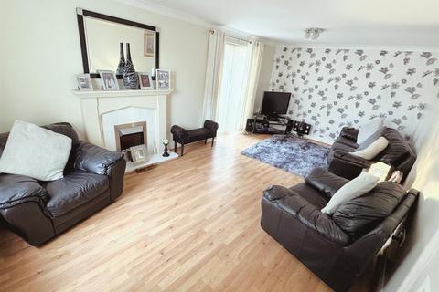 4 bedroom detached house for sale, Dunnock Road, Corby NN18