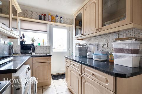 3 bedroom end of terrace house for sale, Oulton Road, Lowestoft