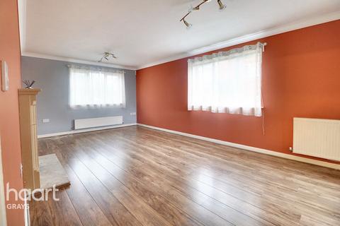 2 bedroom apartment to rent, Lennox Close, GRAYS