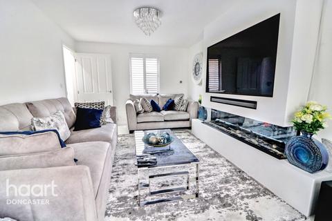 70 Pippin Way, Hatfield, Doncaster, DN7 6EB
