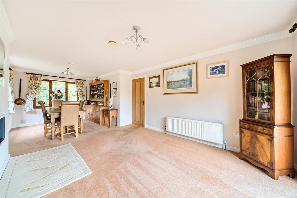 Sitting/dining room