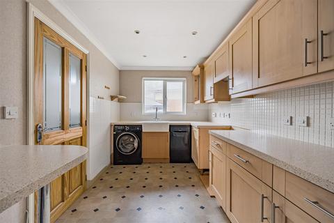 17 Batchelor Crescent, Crowborough, TN6 2TY