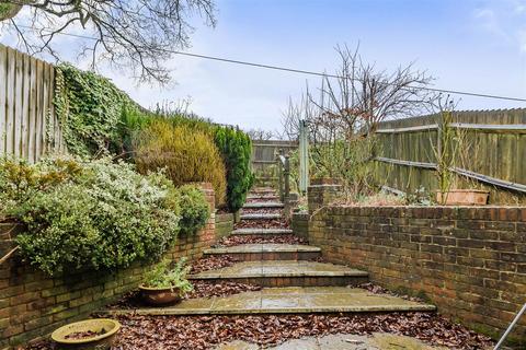17 Batchelor Crescent, Crowborough, TN6 2TY