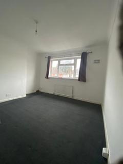 2 bedroom maisonette to rent, Northdown Close, Ruislip HA4