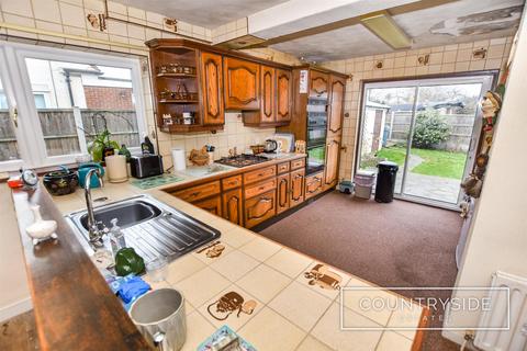 3 bedroom chalet for sale, Benfleet Park Road, Benfleet