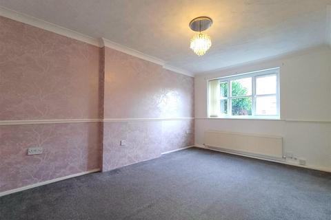 3 bedroom semi-detached house to rent, St Johns Croft, Wadworth