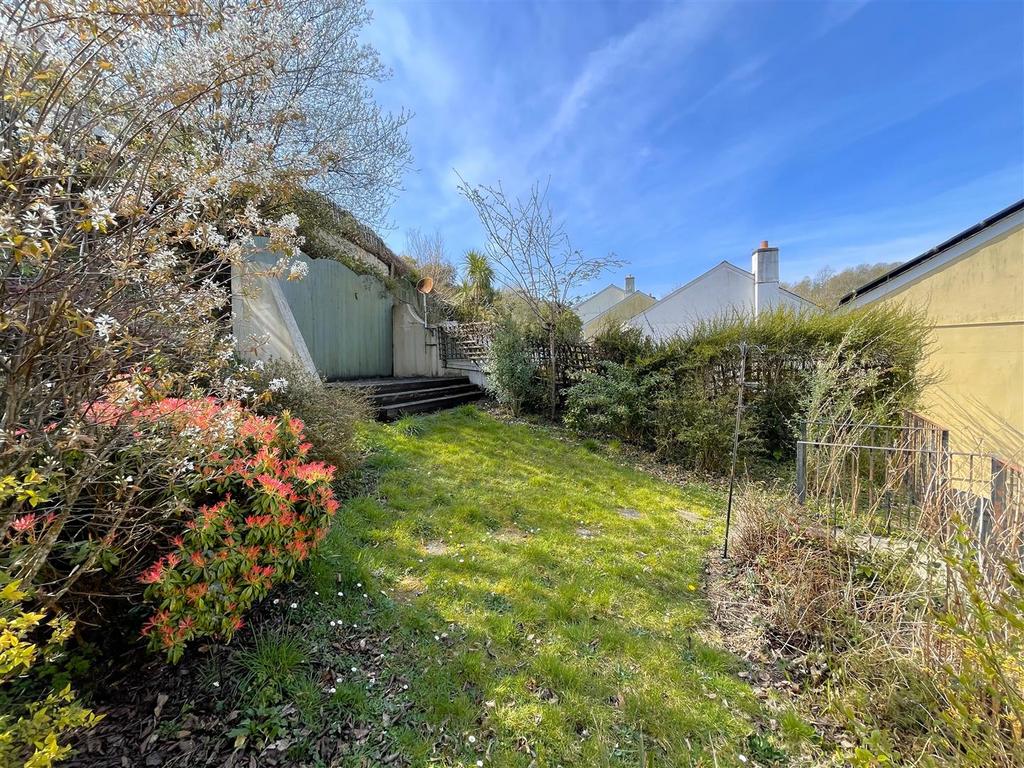 Rear garden 6.jpg