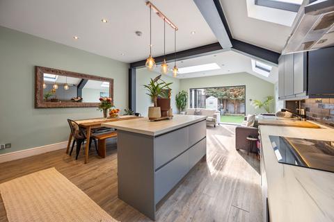 2 bedroom flat for sale, Roundwood Road,London,NW10 9TJ
