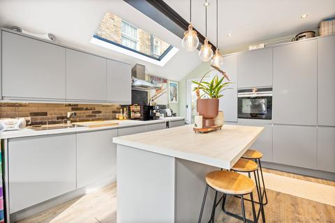 2 bedroom flat for sale, Roundwood Road,London,NW10 9TJ