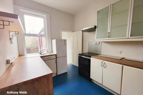 1 bedroom flat to rent, Tottenhall Road, Palmers Green, N13