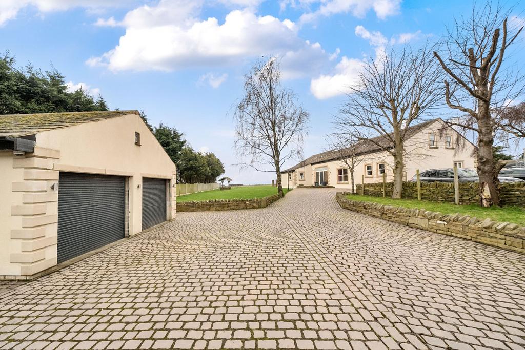 Garage/Parking