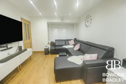 3 bedroom end of terrace house for sale, Lakeland Close, Chigwell