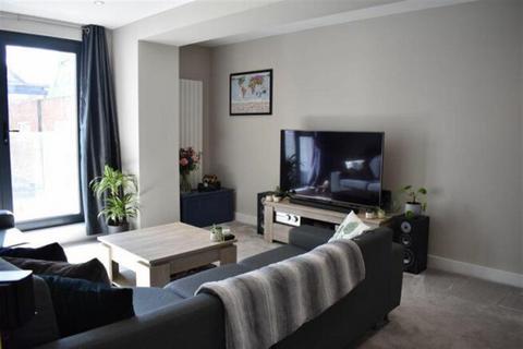 2 bedroom flat to rent, 2 bedroom 1st Floor Flat in Southend on Sea