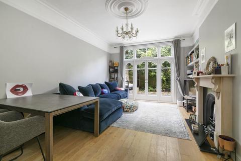 2 bedroom flat for sale, Glenmore Road, London NW3