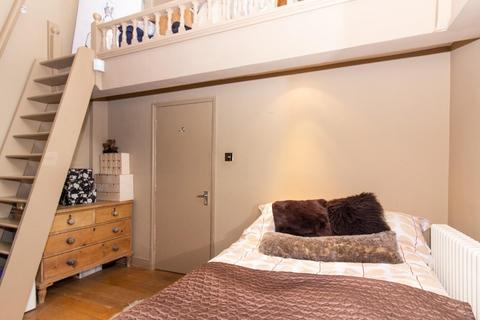 2 bedroom flat for sale, Glenmore Road, London NW3