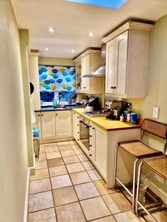 2 bedroom flat for sale, Glenmore Road, London NW3