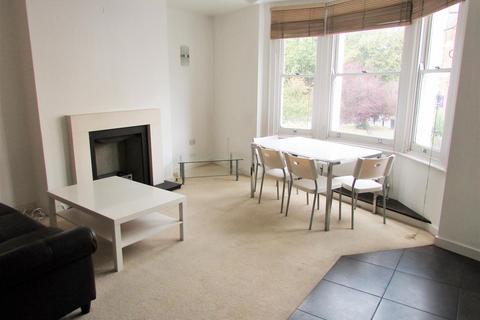 2 bedroom flat to rent, The Green, Ealing Broadway