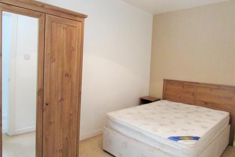 2 bedroom flat to rent, The Green, Ealing Broadway