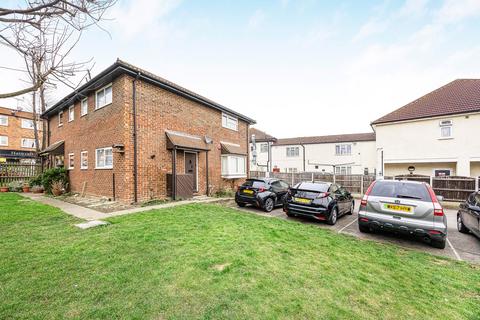 1 bedroom maisonette for sale, Matthews Close, Romford, RM3