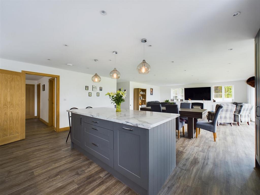 Open plan kitchen/ dining/living room