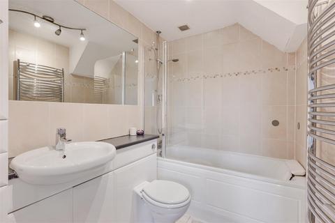 4 Middle Close, Epsom, KT17 1DU