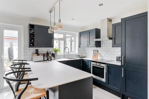 4 Middle Close, Epsom, KT17 1DU