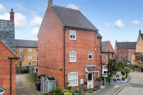 11 Bridgemere Close, Westcroft, Milton Keynes, MK4 4GL