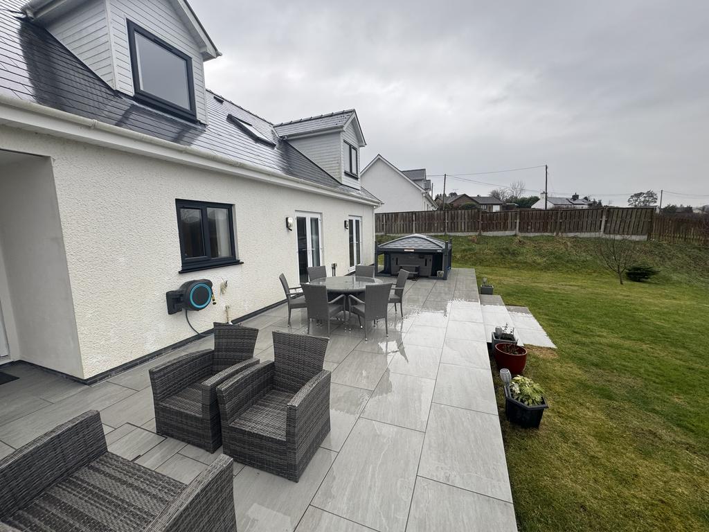 Porcelain patio area