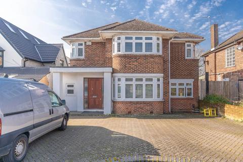 5 bedroom detached house to rent, Edgwarebury Lane, Edgware, HA8