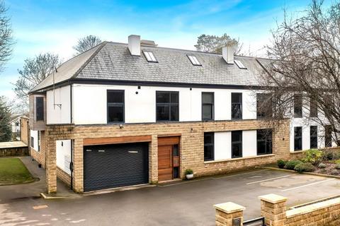 Flat 2, 21 Allerton Park, Leeds, LS7 4AJ