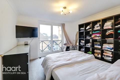 2 bedroom flat for sale, Collier Way, Southend-on-Sea