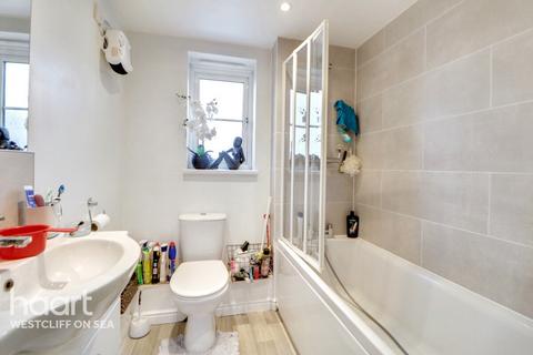 2 bedroom flat for sale, Collier Way, Southend-on-Sea