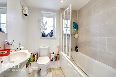 2 bedroom flat for sale, Collier Way, Southend-on-Sea