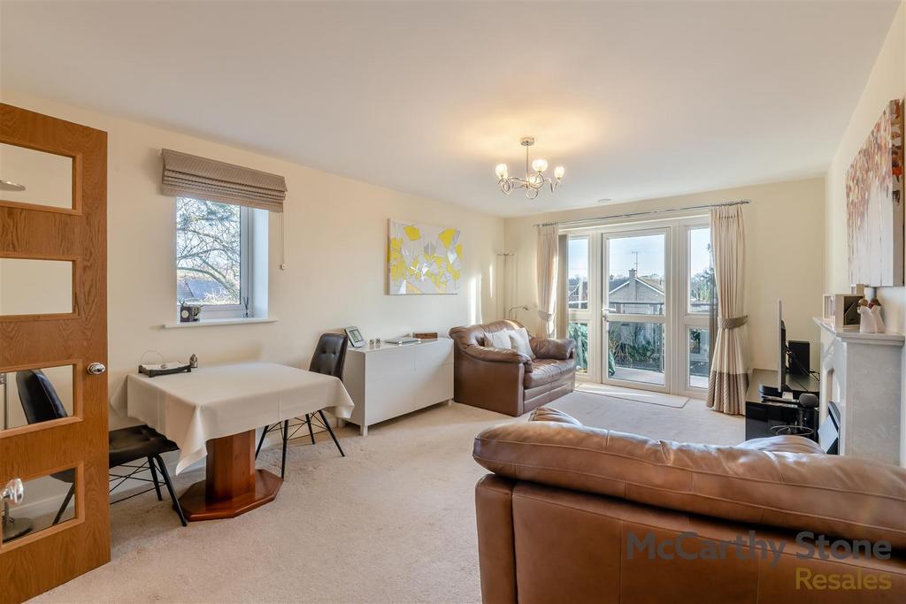 8634597-interior01.jpg